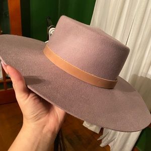 Olive & Pique wide brim hat